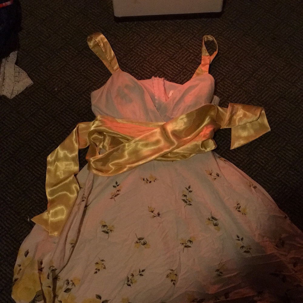 White and yellow flower printed dress
